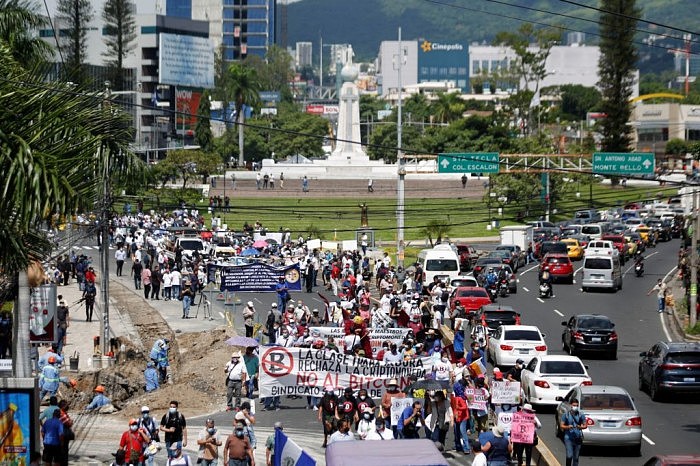 萨尔瓦多公民示威游行 反对政府将比特币当作法币 - 2