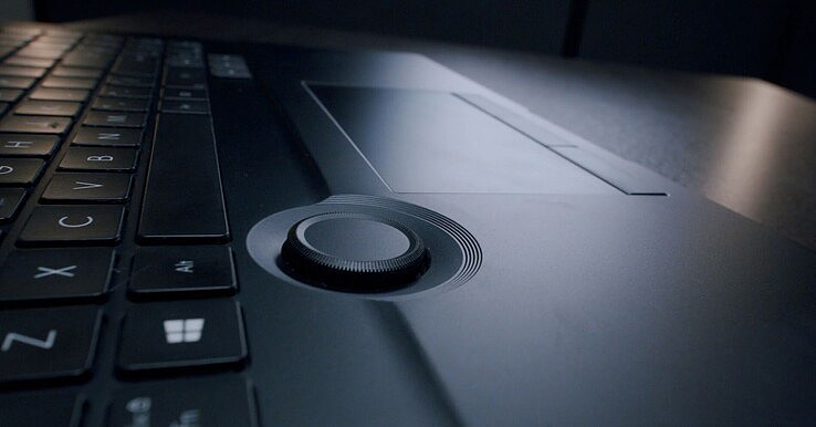 华硕发布 ProArt StudioBook 系列笔电：4K OLED 屏，多功能旋钮 - 4