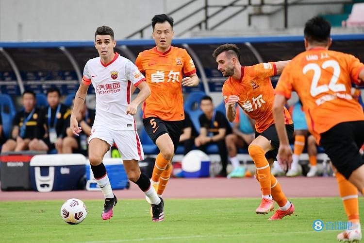 半场-贺惯破门被判越位在先 武汉暂0-0上海海港 - 1