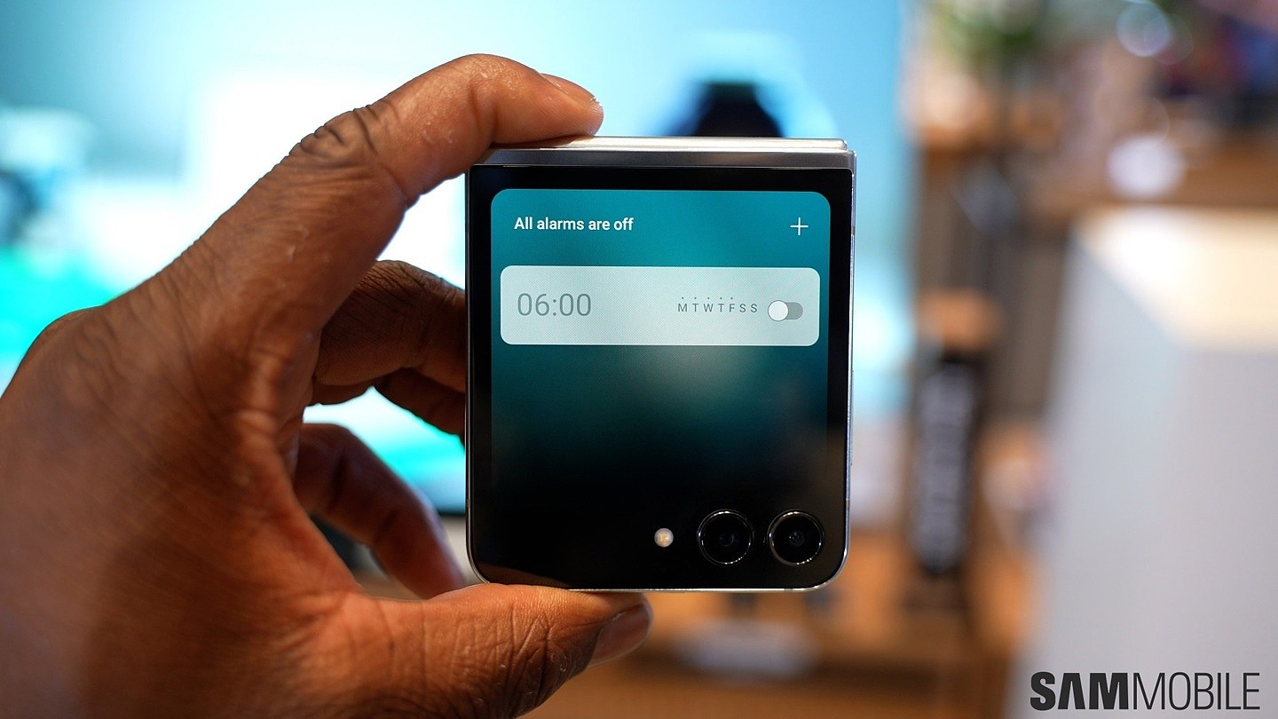 三星 Galaxy Z Flip5 手机 3.4 英寸外屏 Flex Window 初步上手 - 2
