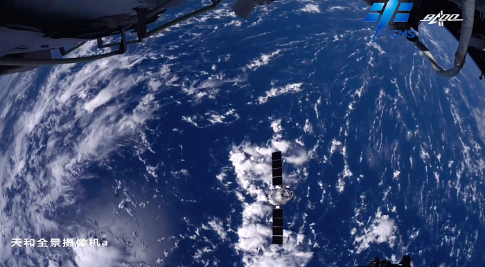 天和视角下的神十三撤离画面公布：飞船缓缓飞向绝美的蓝色星球 - 2