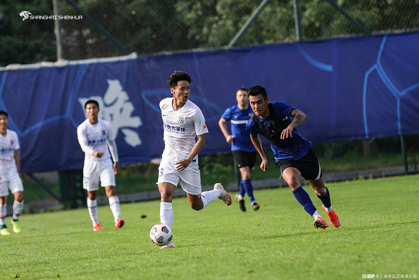 二番战上海申花3-1青岛队  全队顺利完成大连夏训将返沪 - 9