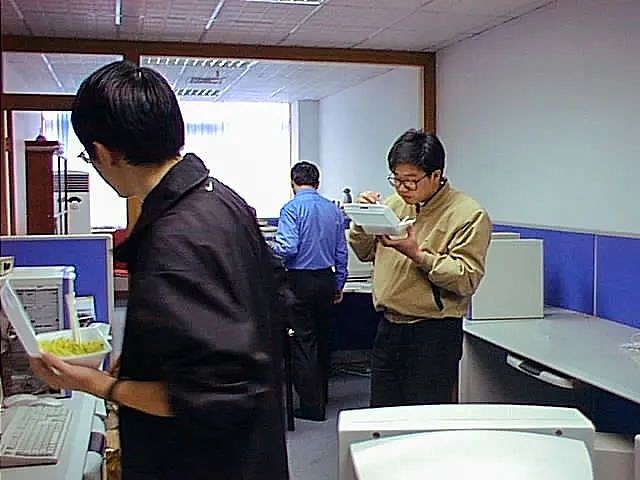 今天是腾讯23岁生日 官方公布23年前第一间办公室照片 - 14