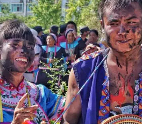 锡伯族的抹黑节：一场充满风趣与欢乐的民族盛事 - 1