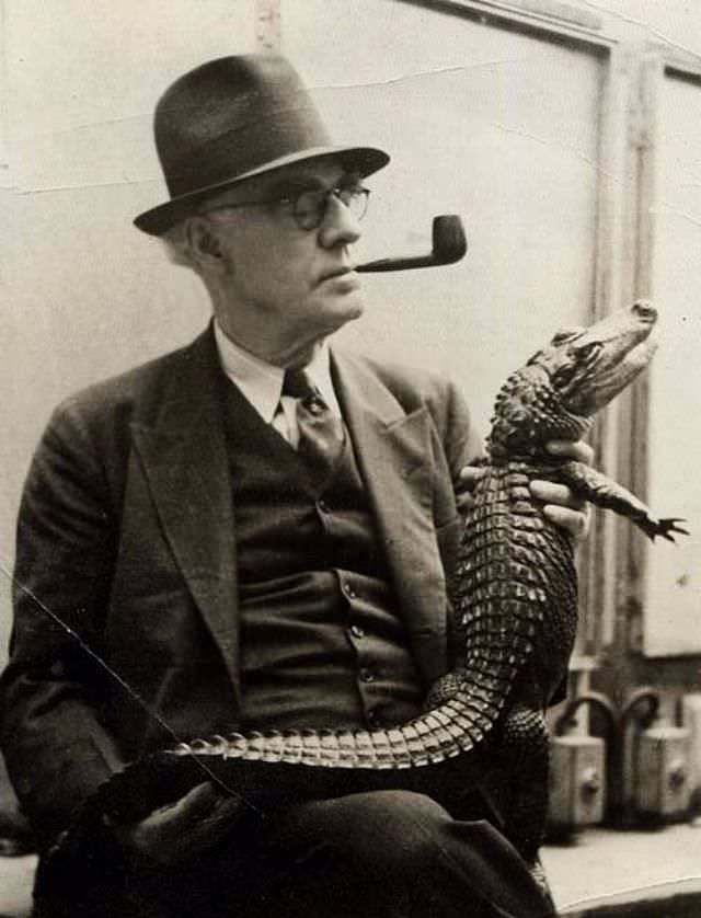 旧影拾记：20世纪老照片，美国人把鳄鱼当宠物，玩弄于股掌之中 - 8