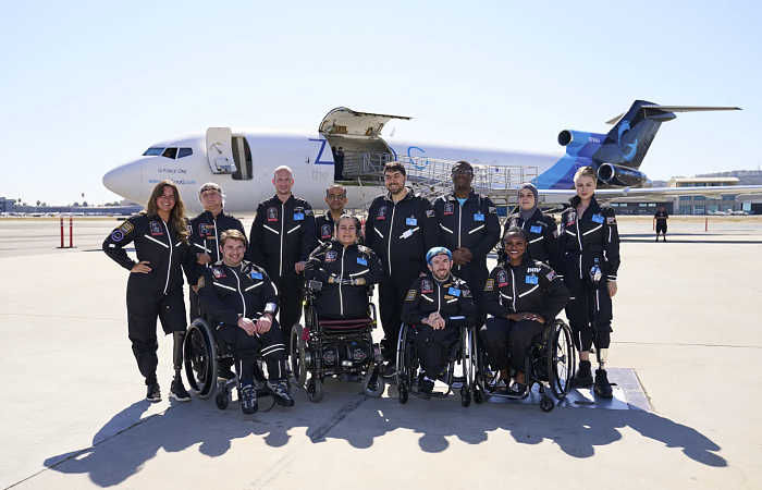 非营利组织利用飞机抛物线飞行让残疾人体验太空失重 - 2
