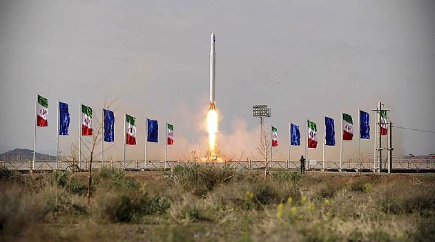 当地时间3月8日，伊朗革命卫队空间部队成功地发射了一枚代号为“努尔-2”的卫星。这枚卫星由伊朗国产的运载工具“信使”推入距离地面500千米的轨道，卫星以6.7千米每秒的速度，在480秒之后进入了轨道。