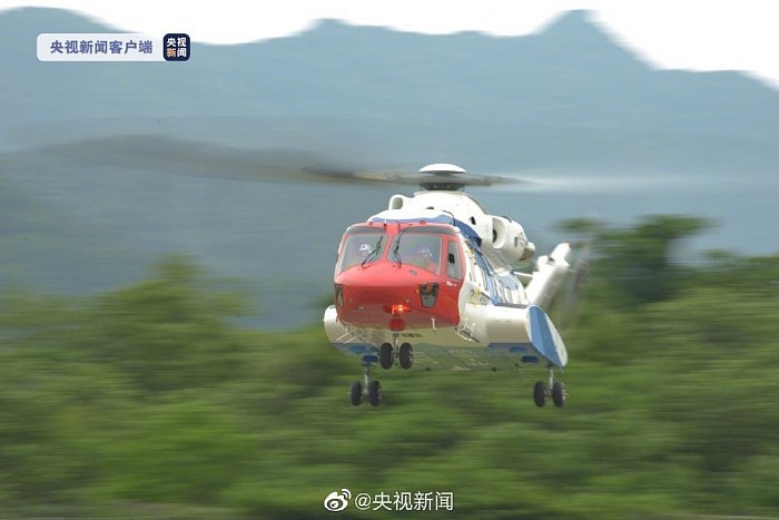 中航工业13吨级大型民用直升机AC313A成功完成首飞 - 1