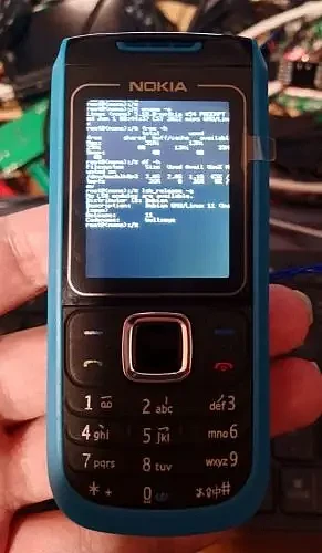 [图]达人改造Nokia 1680 使其成为便携式Linux计算机 - 1