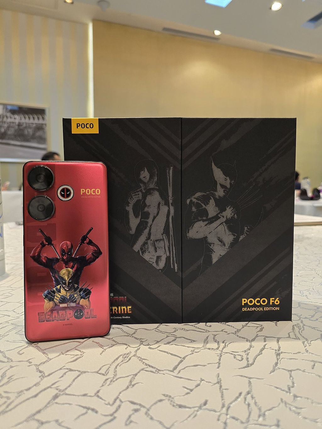 死侍限量版小米 POCO F6 5G 手机真机曝光 - 7