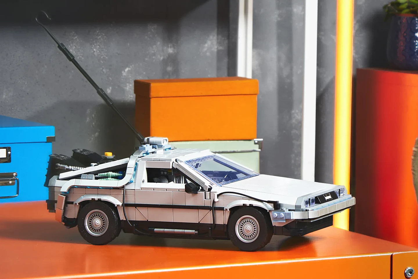 乐高推全新《回到未来》DeLorean套装 - 1