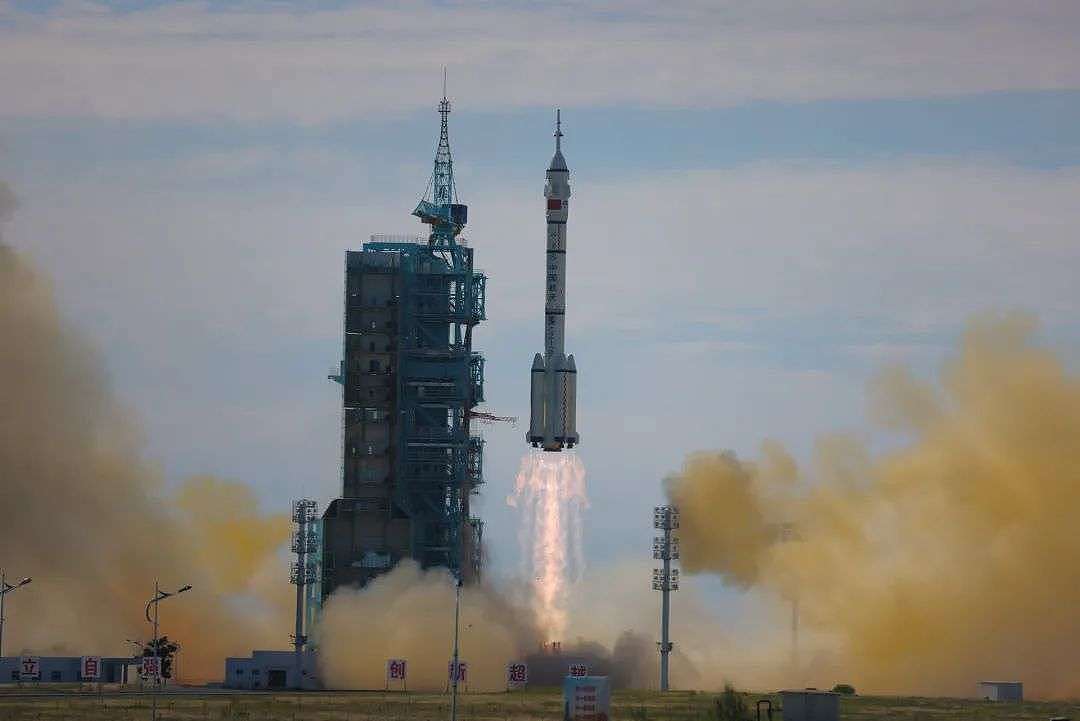 神舟十二号发射成功，中国航天员再征太空 - 1