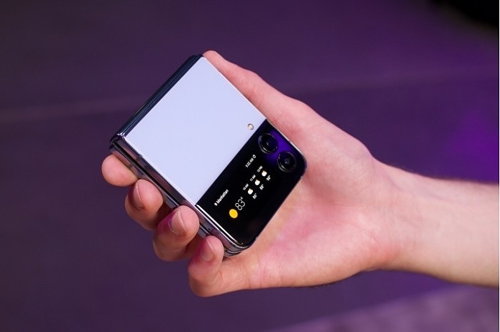 三星翻盖折叠屏Galaxy Z Flip4国行发布：缤色定制版8899元 - 1