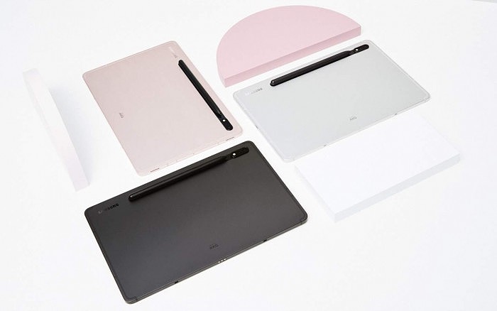 1-010_Family_Tab-S8-Ultra_Graphite_Tab-S8__Silver_Tab-S8_Pink-Gold_HI.jpg