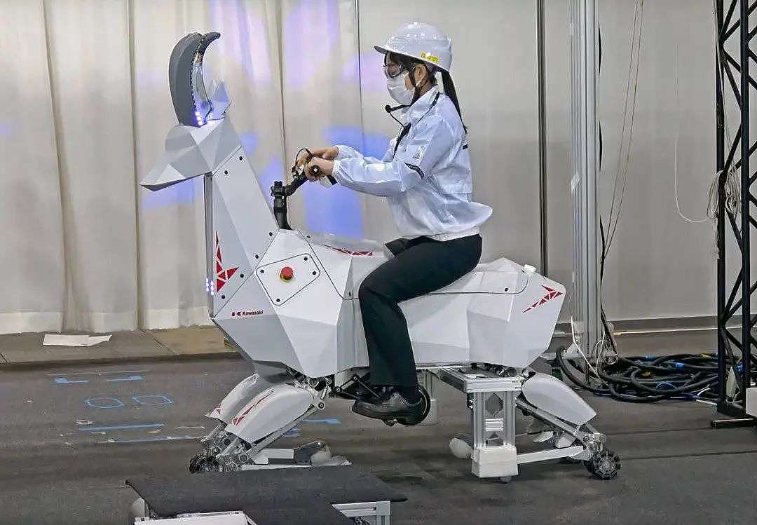 仿生人能骑电子羊了，全球首款四足机器羊：小姐姐坐着有点颠 - 6