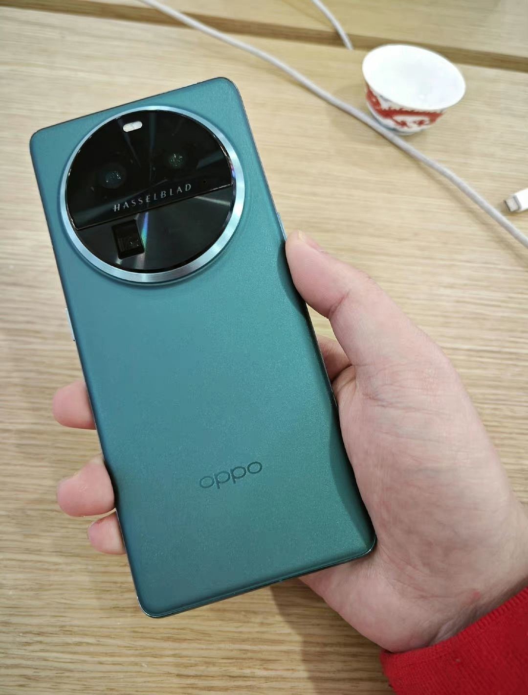 OPPO Find X6 真机图流出，搭载潜望式长焦摄像头 - 1