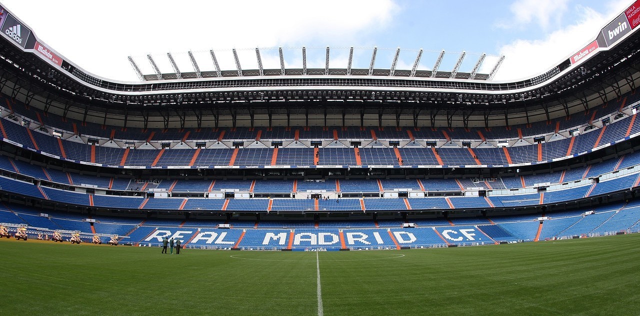 世体：西班牙足球场100%开放，球迷1.5米间距规定也随之取消