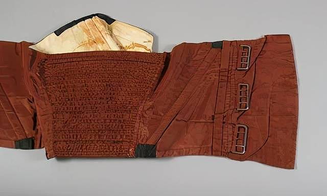 男人从18世纪就开始穿塑身衣，除了收啤酒肚、显胸肌，还能…… - 3