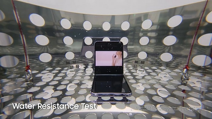 三星分享Galaxy Z Fold4/Flip4折叠屏智能机工厂测试视频 - 2