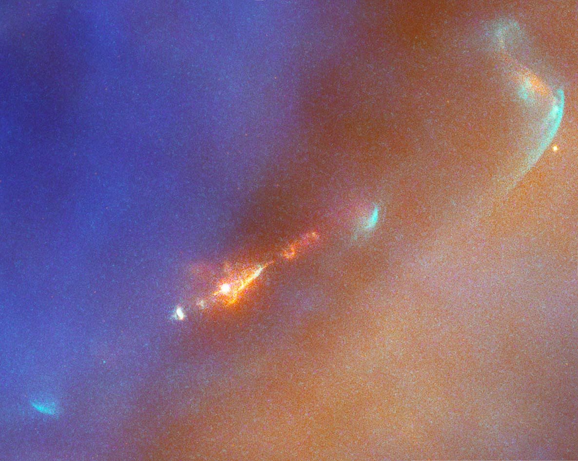 延伸11多万亿英里：哈勃在NGC 1977中发现脉冲式恒星喷流 - 2