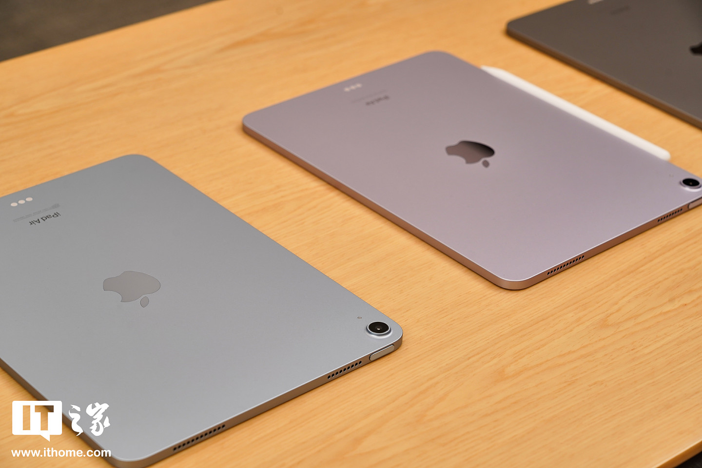 史上最薄苹果设备！IT之家现场实拍上手 2024 款 iPad Pro、iPad Air 系列新品 - 33