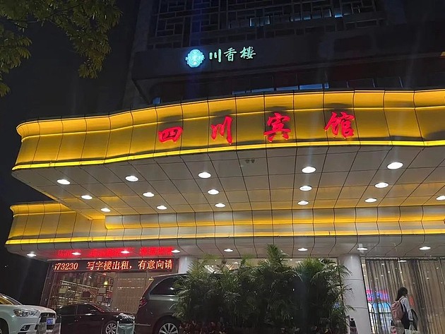 学而思深圳总部静悄悄 曾经“一位难求”如今遍布招租广告 - 8