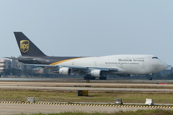 1599px-UPS_Airlines_Boeing_747-400F_N578UP_at_Taoyuan_International_Airport_20131231.jpg