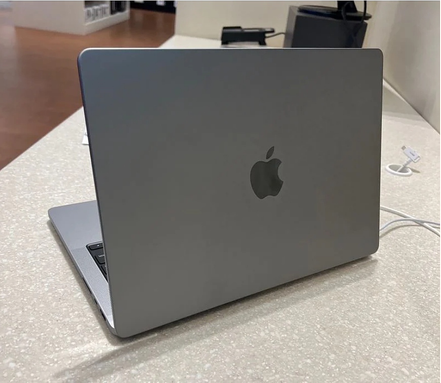 苹果 MacBook Pro 14 英寸 2021“野生版”上手：比预期重，“刘海屏凹槽不是事” - 6