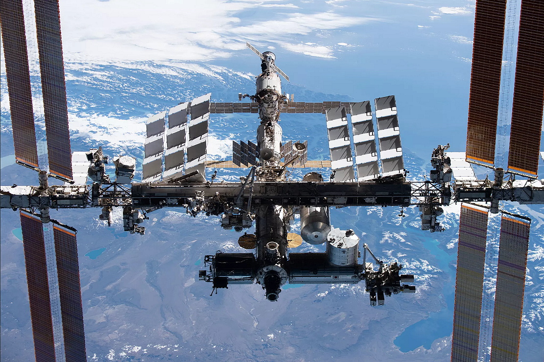 NASA公布新一批ISS近照：摄于Crew-2返回地球任务期间 - 1