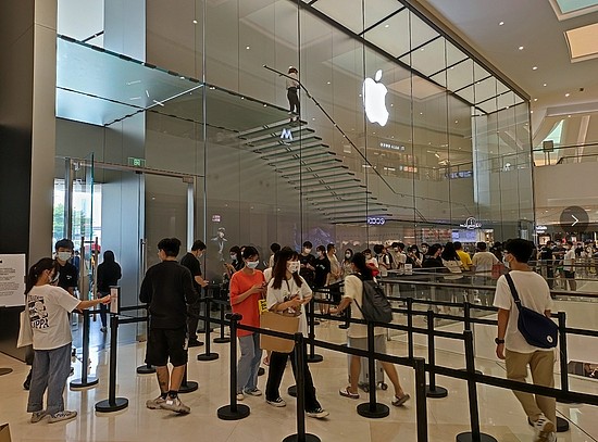 iPhone 13缺货：富士康员工国庆假期悠闲 零部件短缺制约苹果产业链 - 1