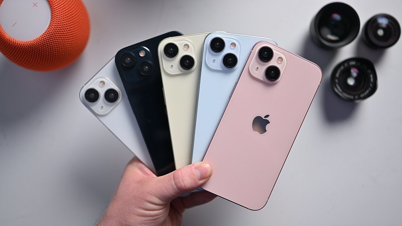 苹果四款 iPhone 15 机模上手：标准版色调更淡、Pro 版主打蓝色 - 5