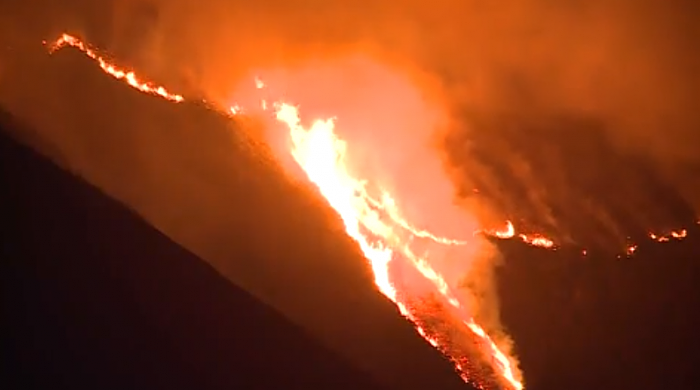 大规模山火席卷美国加州沿岸 - 1
