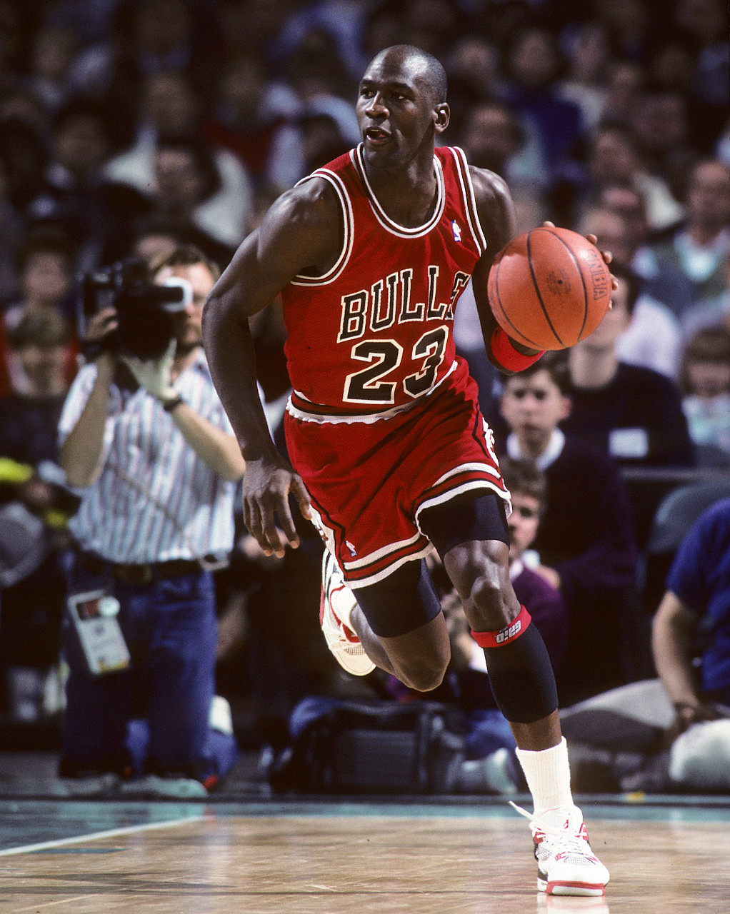 NBA官网评1990年代重大时刻——乔丹只手遮天 - 6