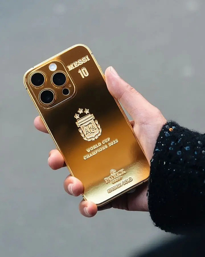 梅西为庆祝阿根廷队夺冠，花 20 万美元定制 35 台 24K 黄金 iPhone 14 Pro 手机送给队友 - 1