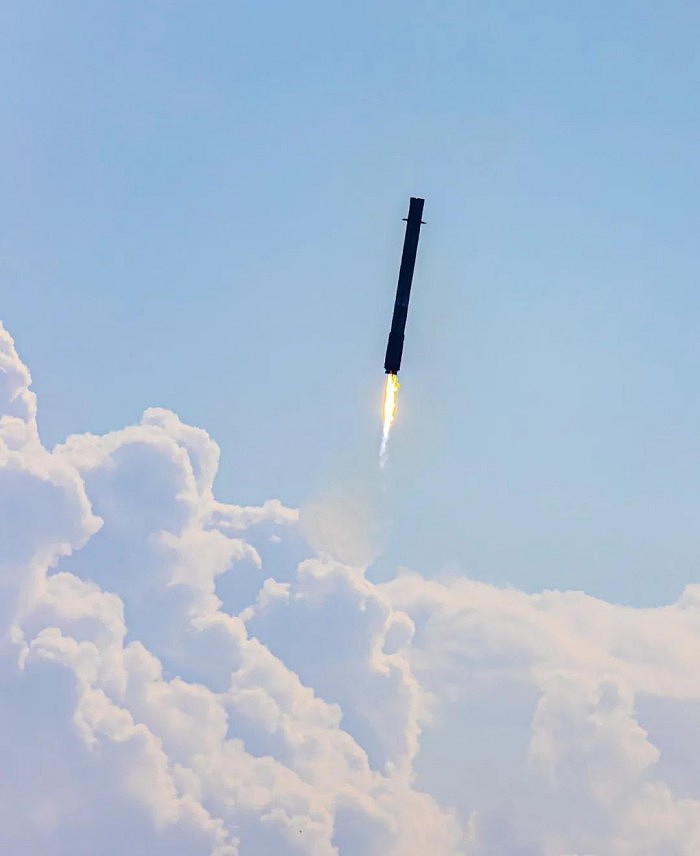 SpaceX火箭发射过程曾被一艘游轮打断 海岸警卫队正调查原因 - 1