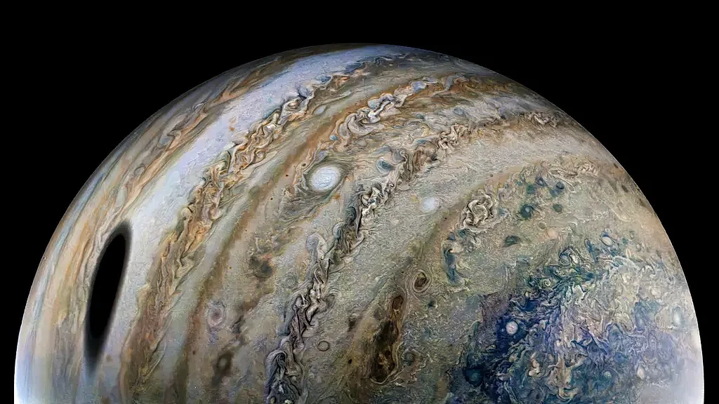 “朱诺号”传回新画面：木卫三在木星上形成巨大黑色投影 - 1