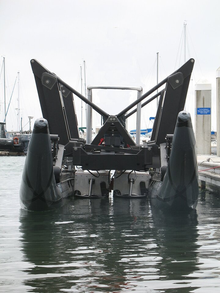 拥有蜘蛛腿的WAM-V悬挂船已开始漂浮在波浪之上 - 4
