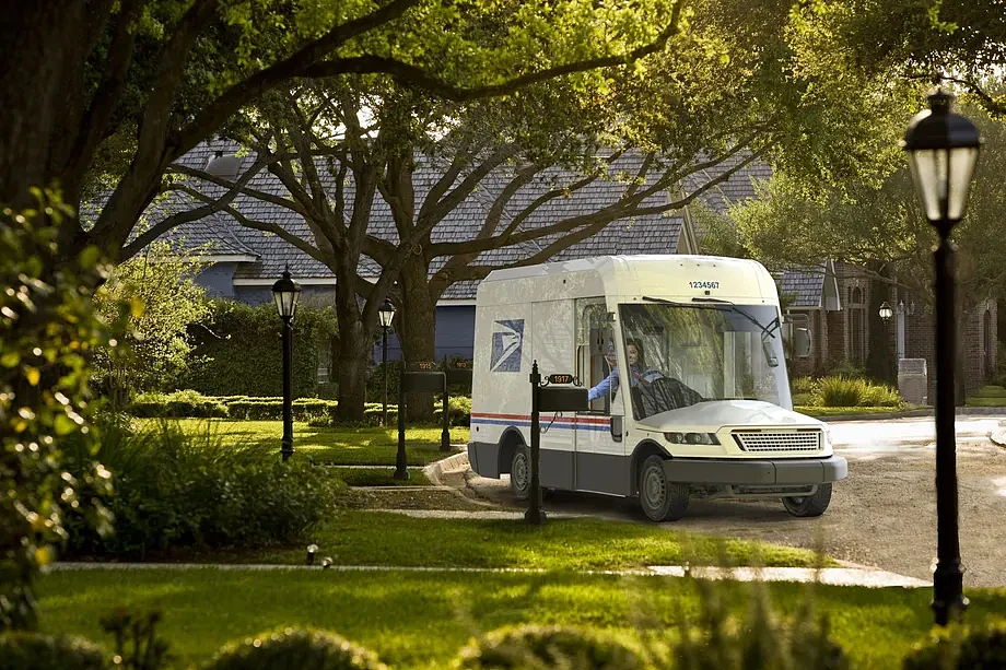 美国邮政局拒绝拜登关于购买更多电动邮政车的请求 - 1