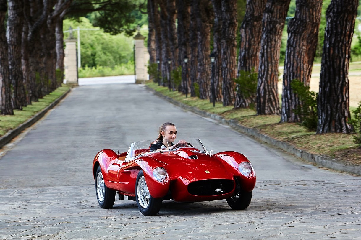 法拉利Testa Rossa 3/4比例儿童车：售价9.3万欧元，限量299辆 - 1