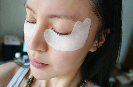 眼膜在护肤的哪个步骤 贴完后要用眼霜吗 - 2