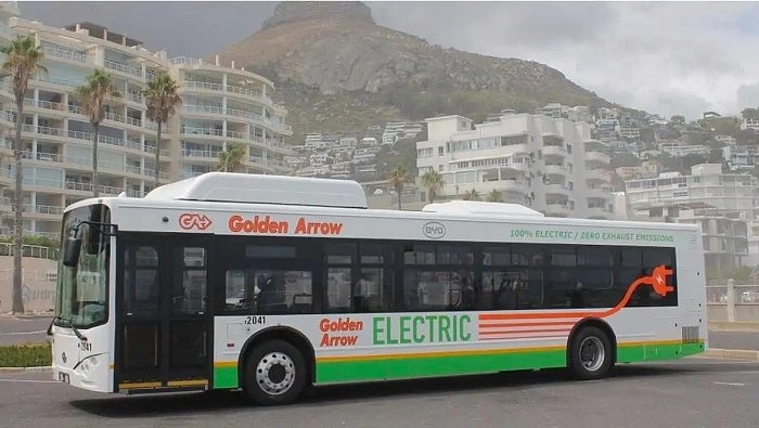 比亚迪在南非交付电动公交车 续航320km/可容纳40名乘客 - 1