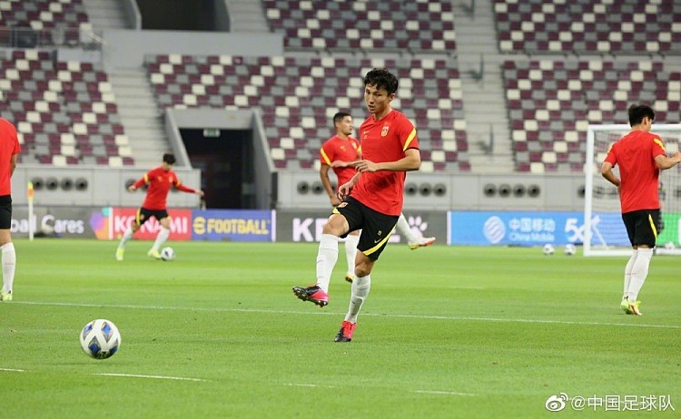 中国足球队：全队32名球员全部参加了合练，积极备战7日的比赛 - 3