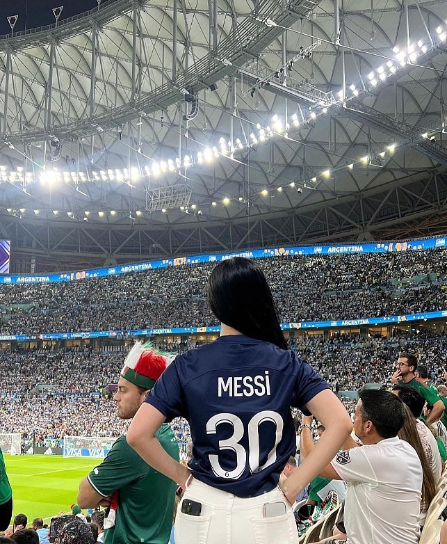 梅西的魅力：韩国游戏美女主持现场观赛 为Messi加油！ - 2