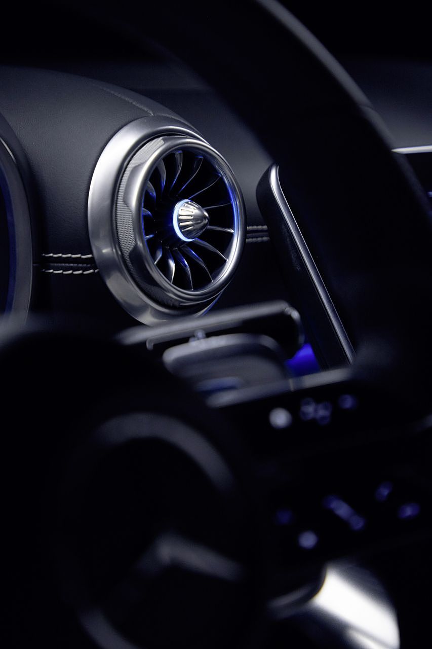 梅赛德斯-奔驰新款车AMG SL Roadster推出一块翻转式触屏 - 20