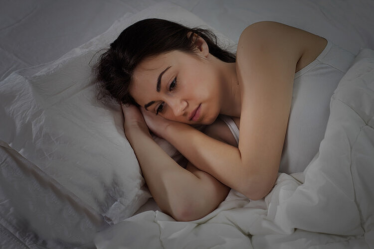 老人经常半夜醒过来，睡不着，会影响健康吗？做好4点或睡得更香 - 1