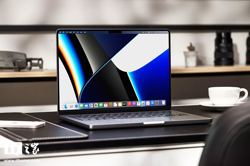 【IT之家开箱】苹果 MacBook Pro 14 英寸 2021 图赏：刘海设计，绚丽 Liquid 视网膜 XDR 显示屏 - 4