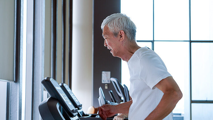长期运动不足，器官机能下降30%！提醒中老年人：2种营养要多补充 - 4