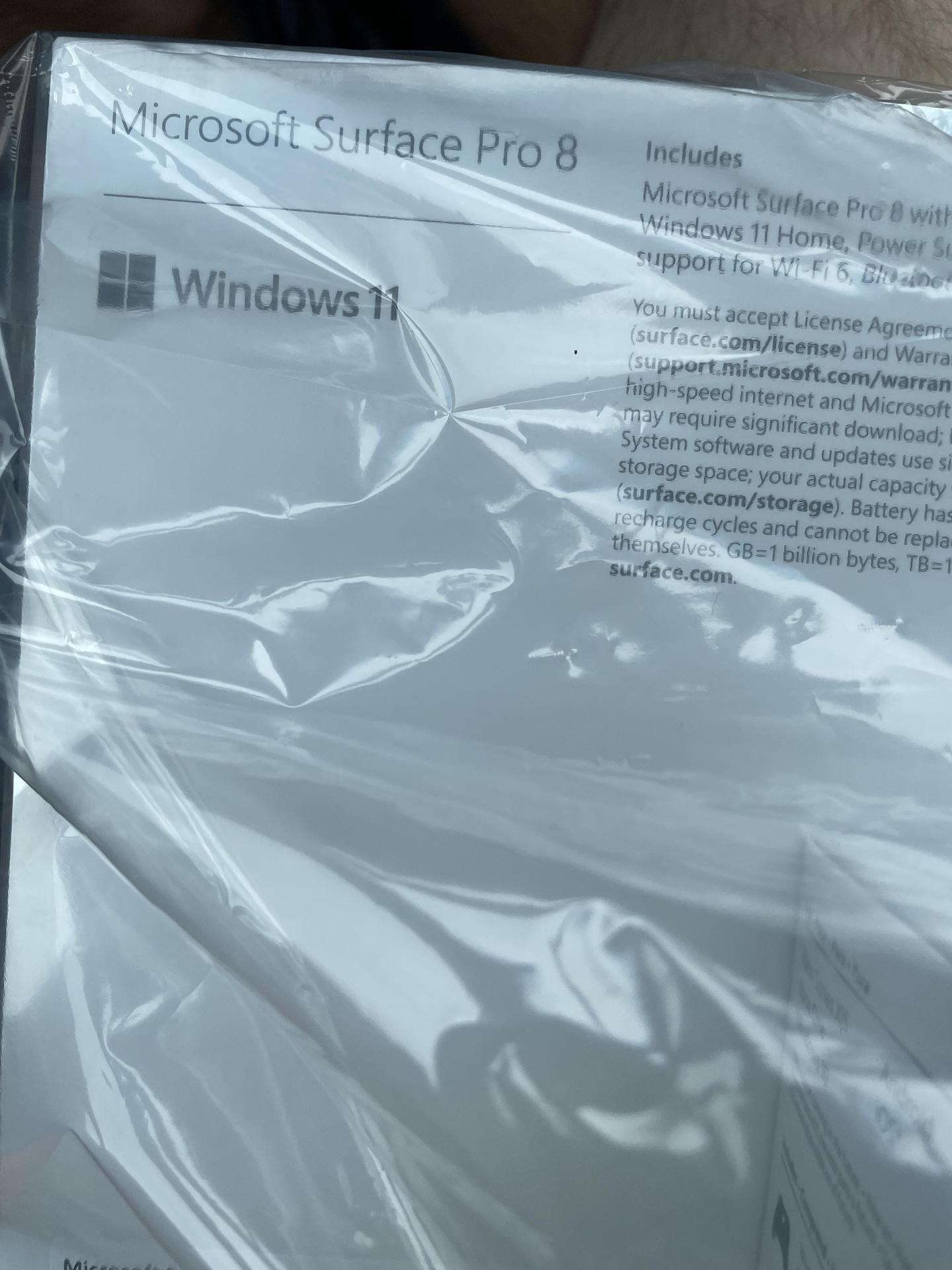 一些用户提前从百思买获得微软Surface Pro 8新机 - 1