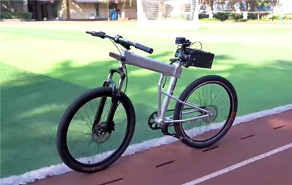 高三学生造出无人驾驶自行车：自动辅助驾驶等级堪比特斯拉 - 1