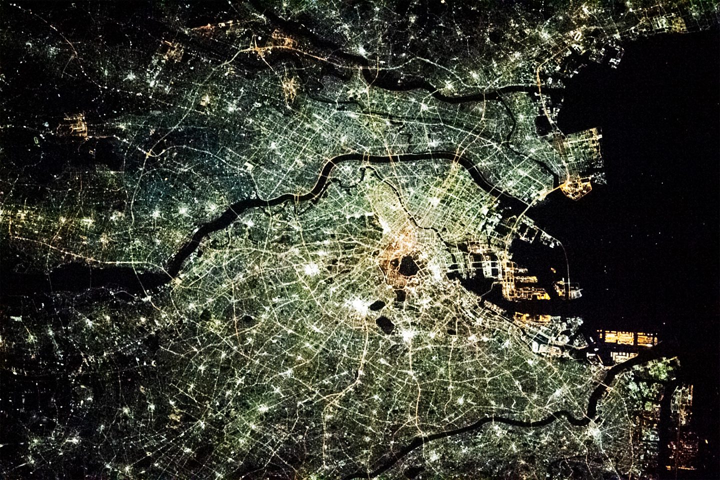 宇航员从空间站拍摄东京夜晚的灯光 - 1